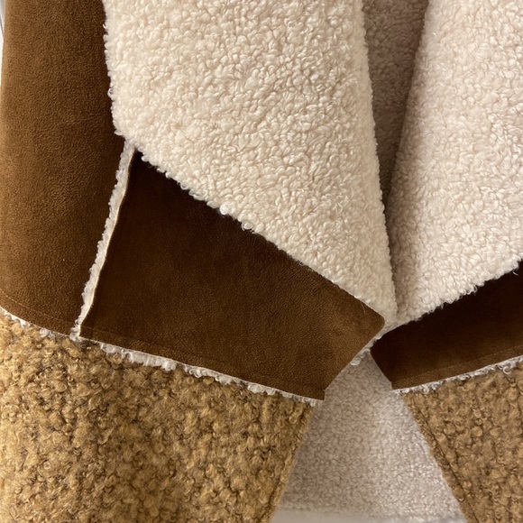 Chicos Sherpa vest - Picture 4 of 6